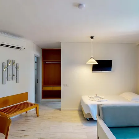 Apartahotel Chrispy Resort, 4*
