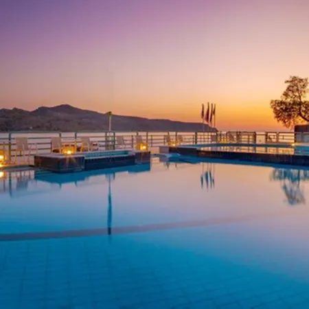 Chrispy Resort, 아파트호텔 4*