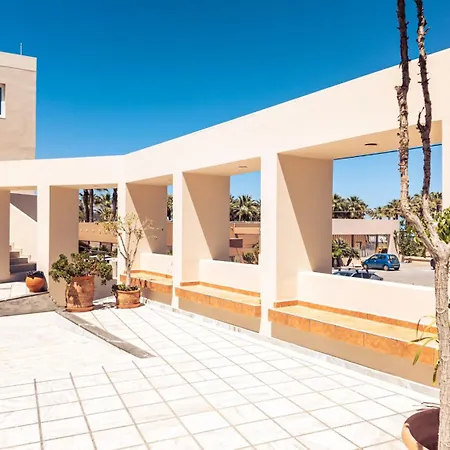 Chrispy Resort, 아파트호텔 4*
