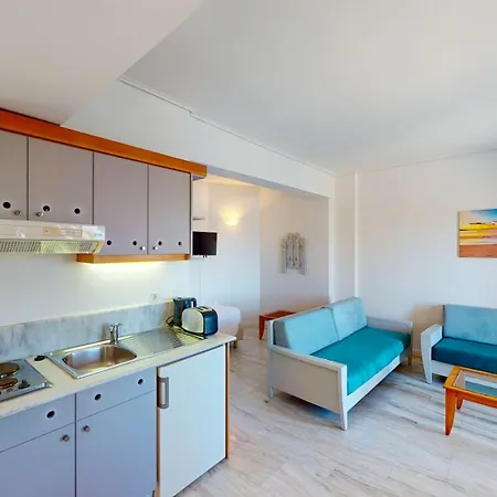 Chrispy Resort, 아파트호텔 4*